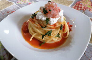 Spaghetti burrata gambero rosso 300x195 - SPAGHETTI BURRATA E GAMBERO ROSSO