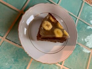 Torta cioccolato banana e limone 1 300x225 - DESSERT CREMA AL CIOCCOLATO E BANANA, CON GELATINA DI LIMONE